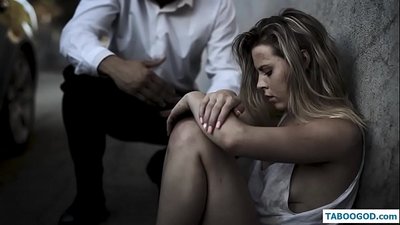 Ҳикояҳои кина: духтари навраси бесарпаноҳ